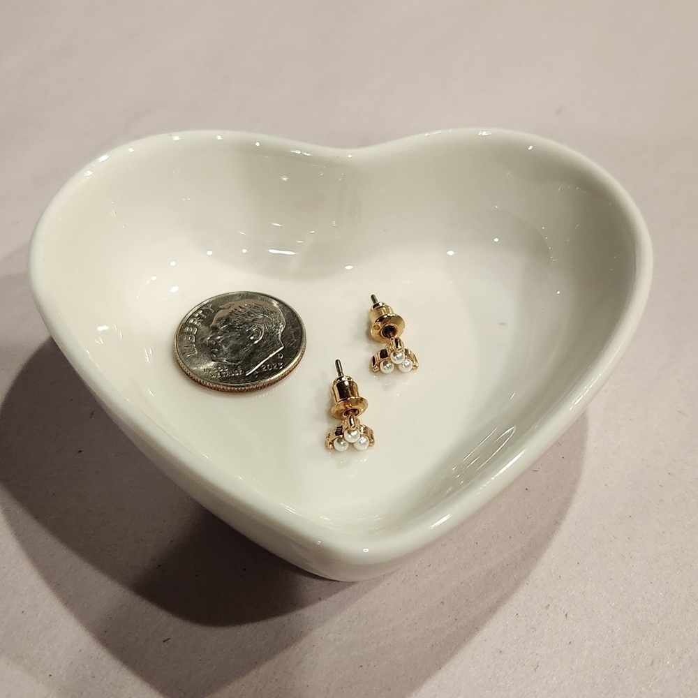 Classic Faux Pearl Cluster Stud Earrings - Picture 2 of 4